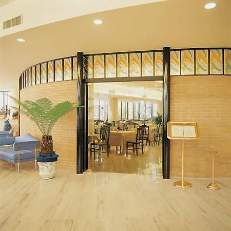 Parco Dei Principi 4* ג'וליאנובה